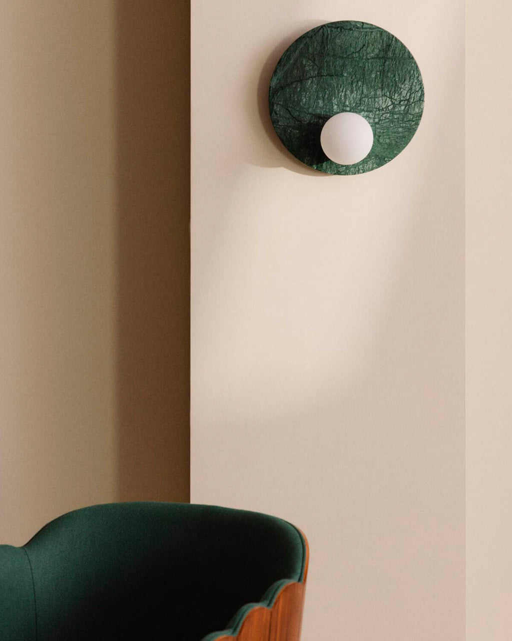 Wall light with side sphere in Lunas marble