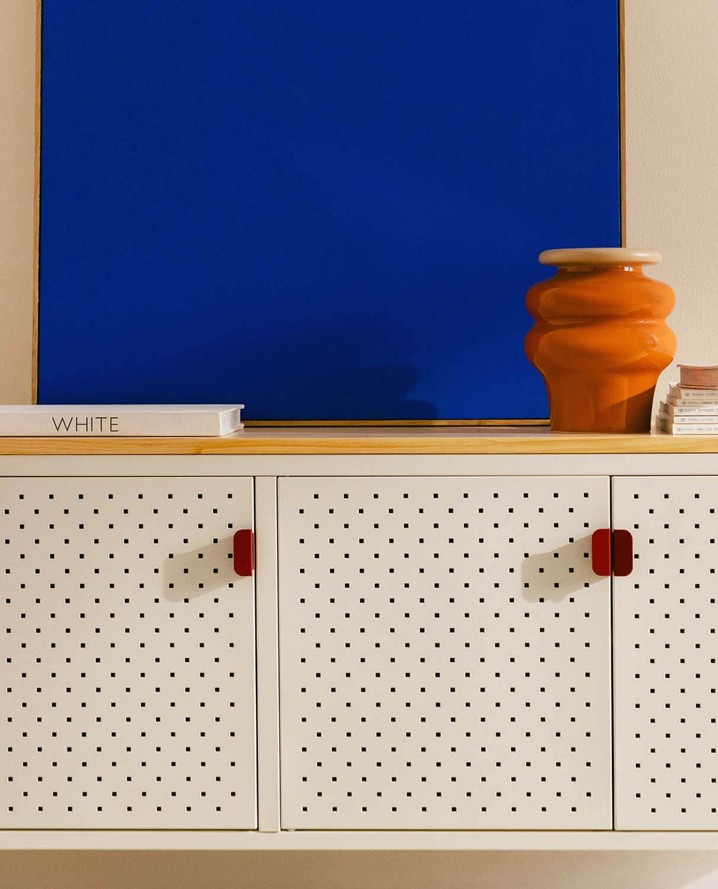 Low sideboard 3 doors 115x40 cm in laminated steel and Varys pine wood