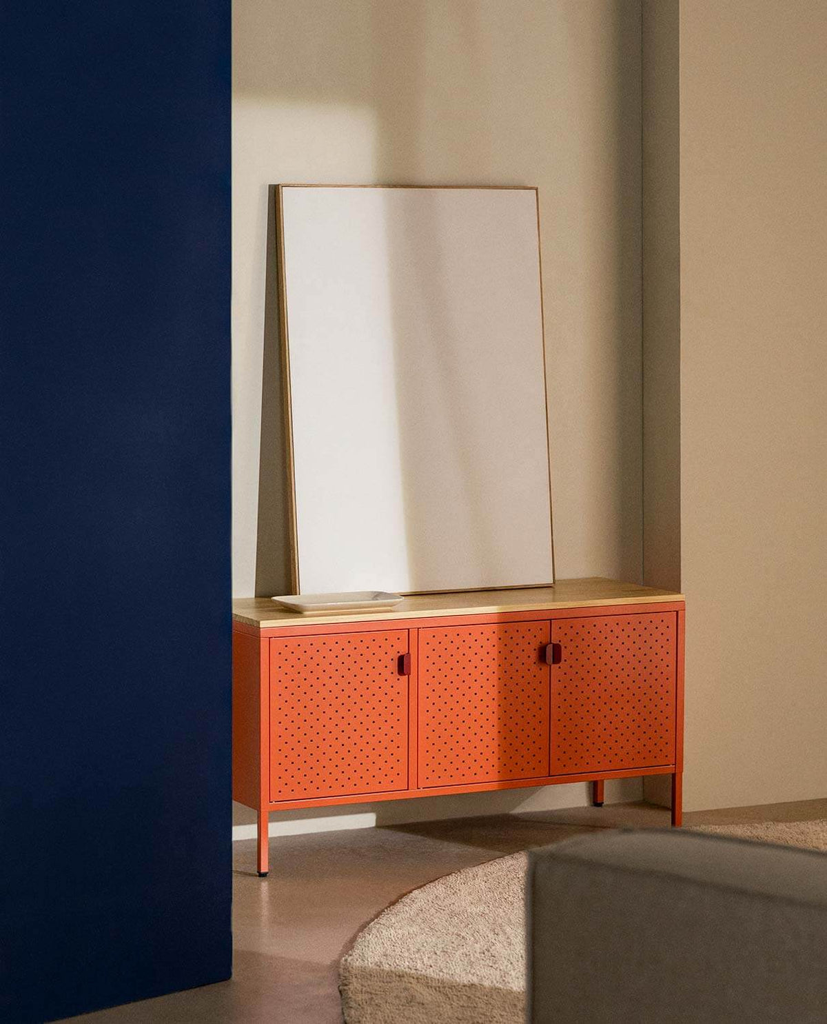 Low sideboard 3 doors 115x40 cm in laminated steel and Varys pine wood