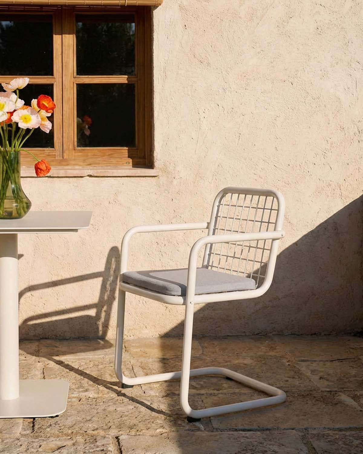 Biaritz outdoor chair with metal armrests