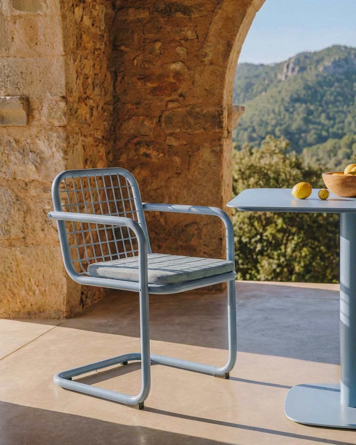 Biaritz outdoor chair with metal armrests