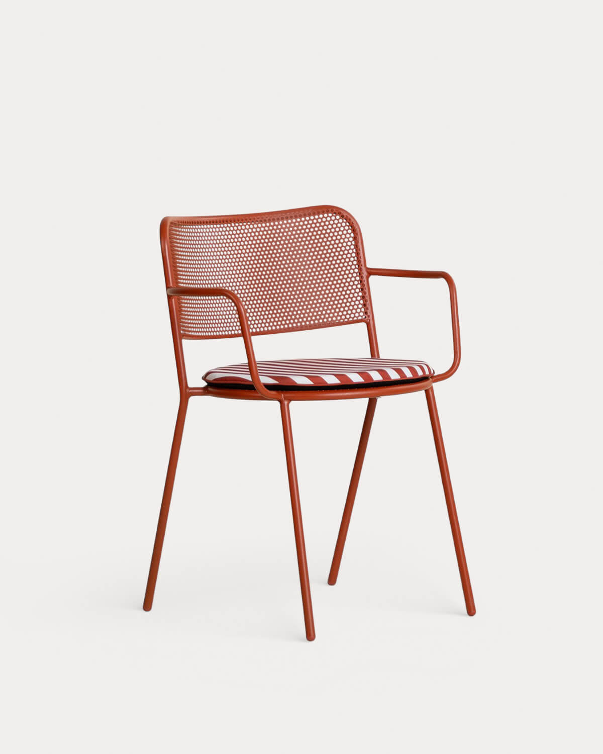Dorothea outdoor chair with metal armrests