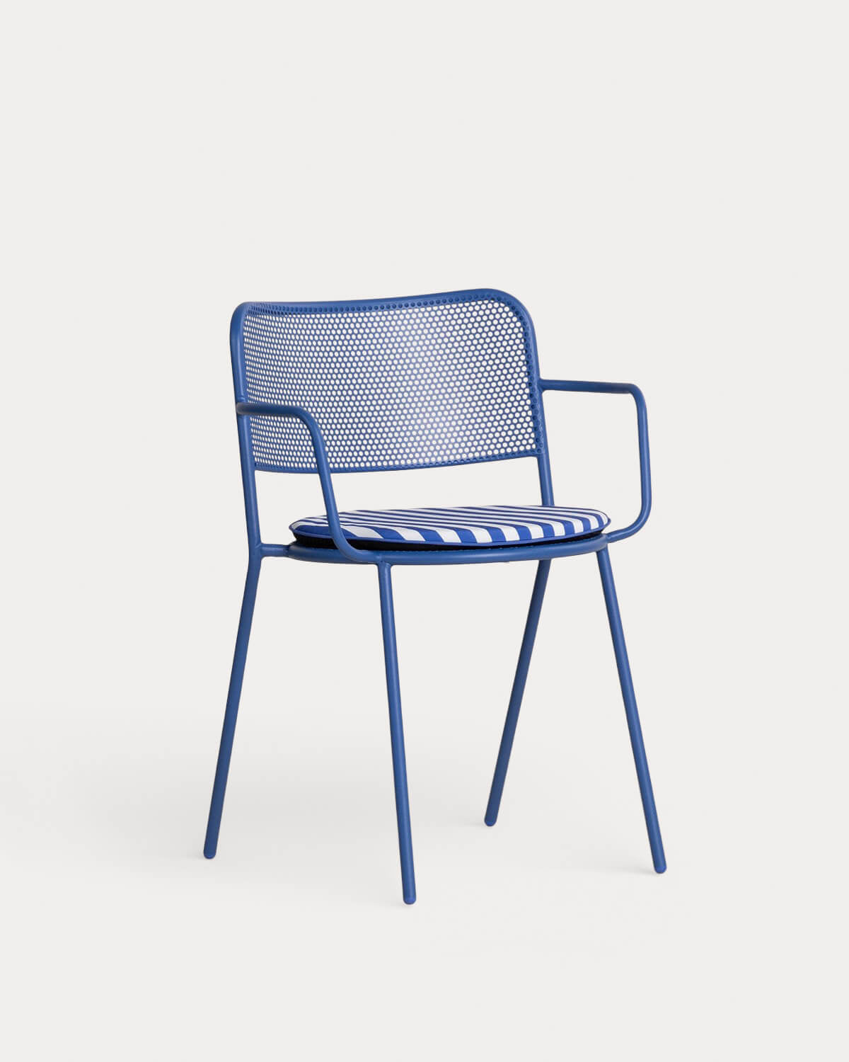 Dorothea outdoor chair with metal armrests