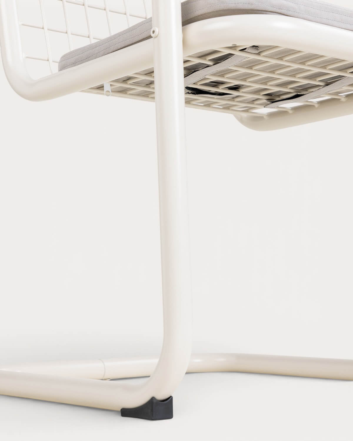 Biaritz dining chair with metal armrests