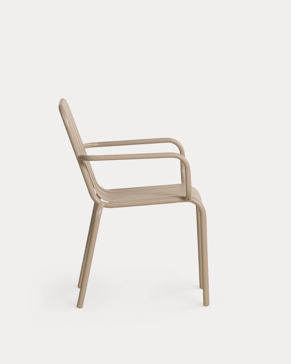 Tavo outdoor chair with metal armrests