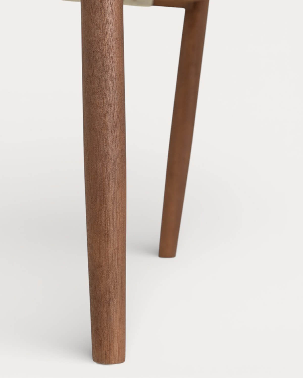 Outdoor chair in eucalyptus wood and Clhoti fabric