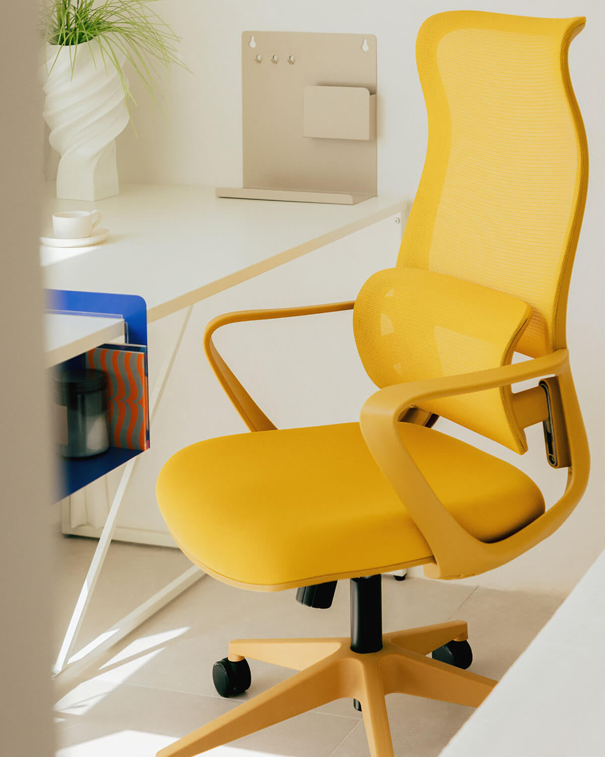 Adjustable office chair with armrests Hedara