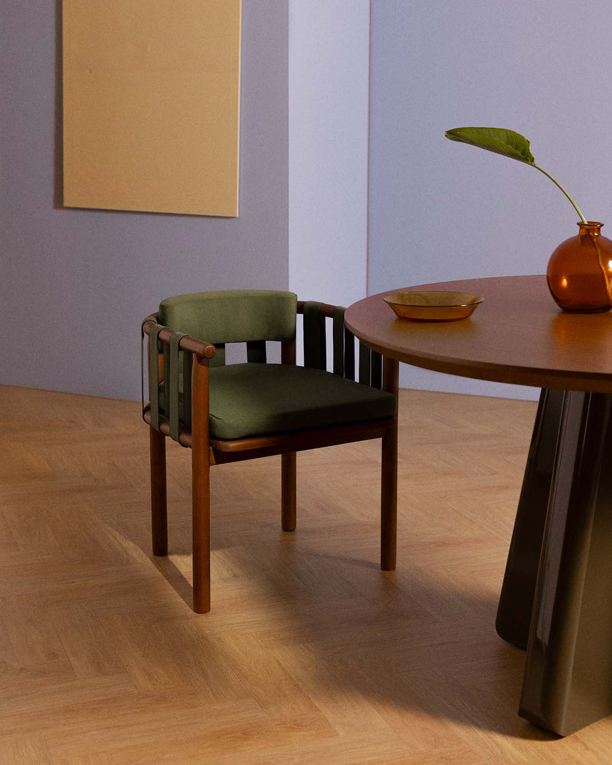 Dining chair with armrests in eucalyptus wood and Edvard fabric