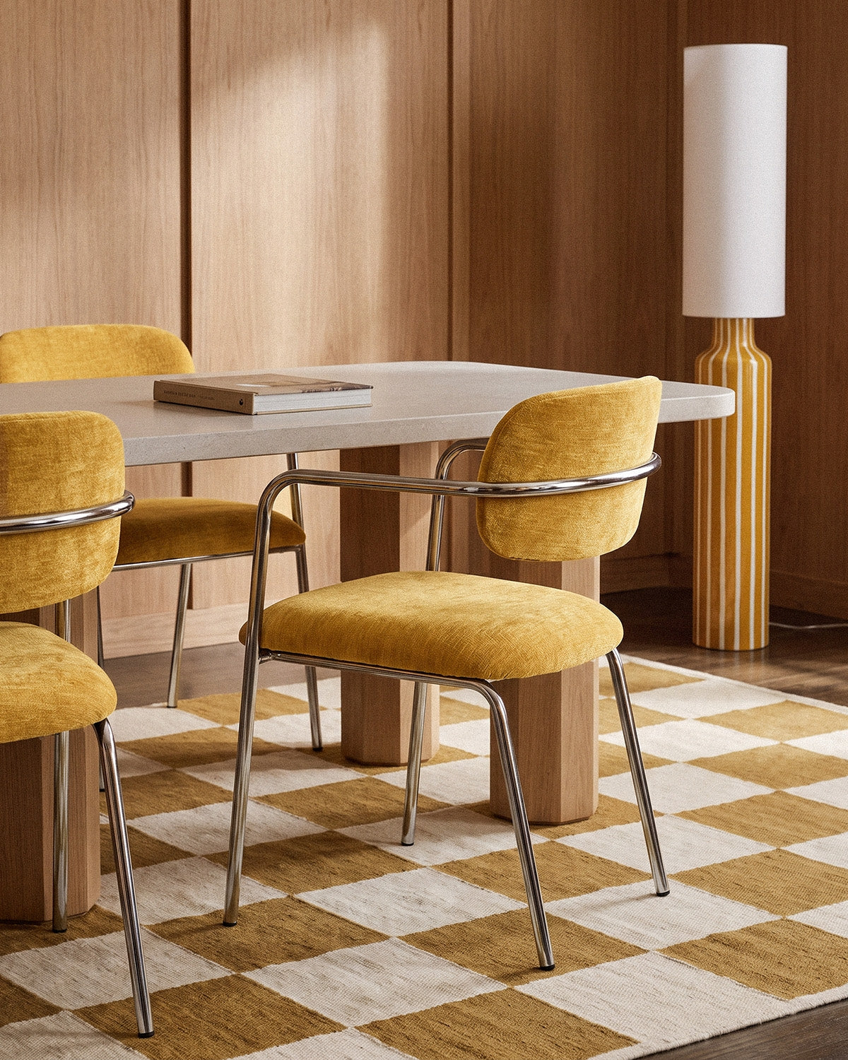 Dining chair with metal armrests and Taner fabric