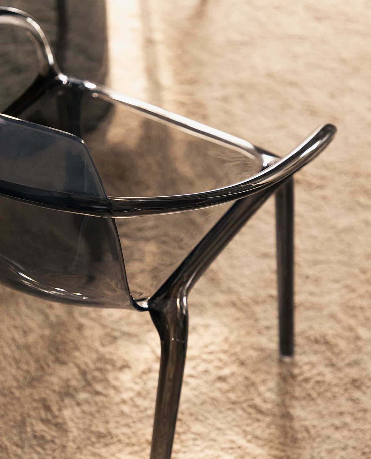 Zuera polycarbonate dining chair with armrests