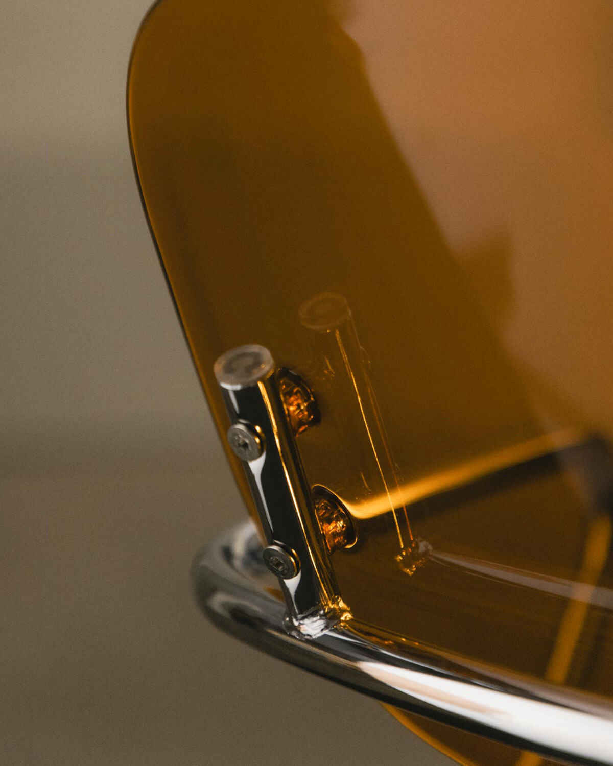 Dining chair with armrests in polyethylene and metal Pinha
