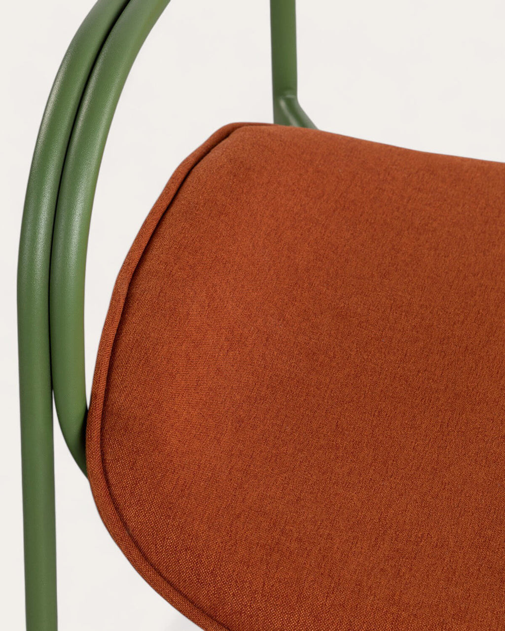 Dining chair with armrests in velvet and Ilan fabric
