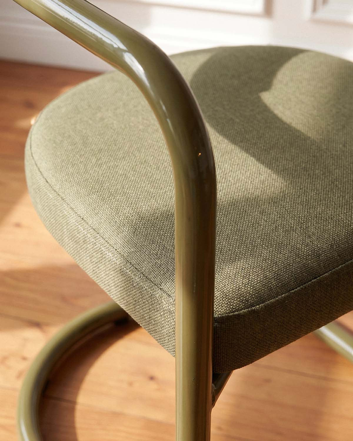 Aryo Metal Dining Chair