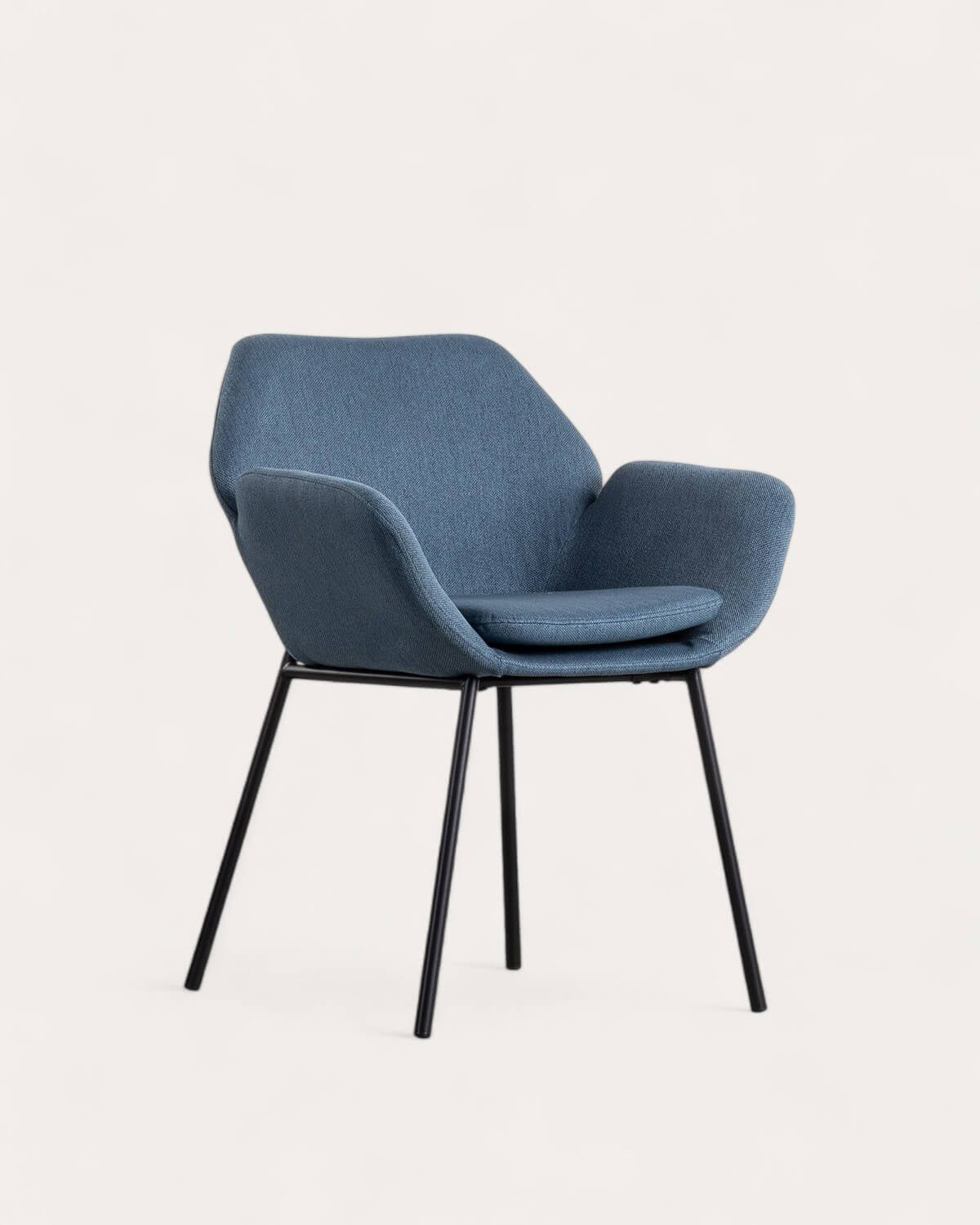 Metal dining chair with armrests and Eider fabric