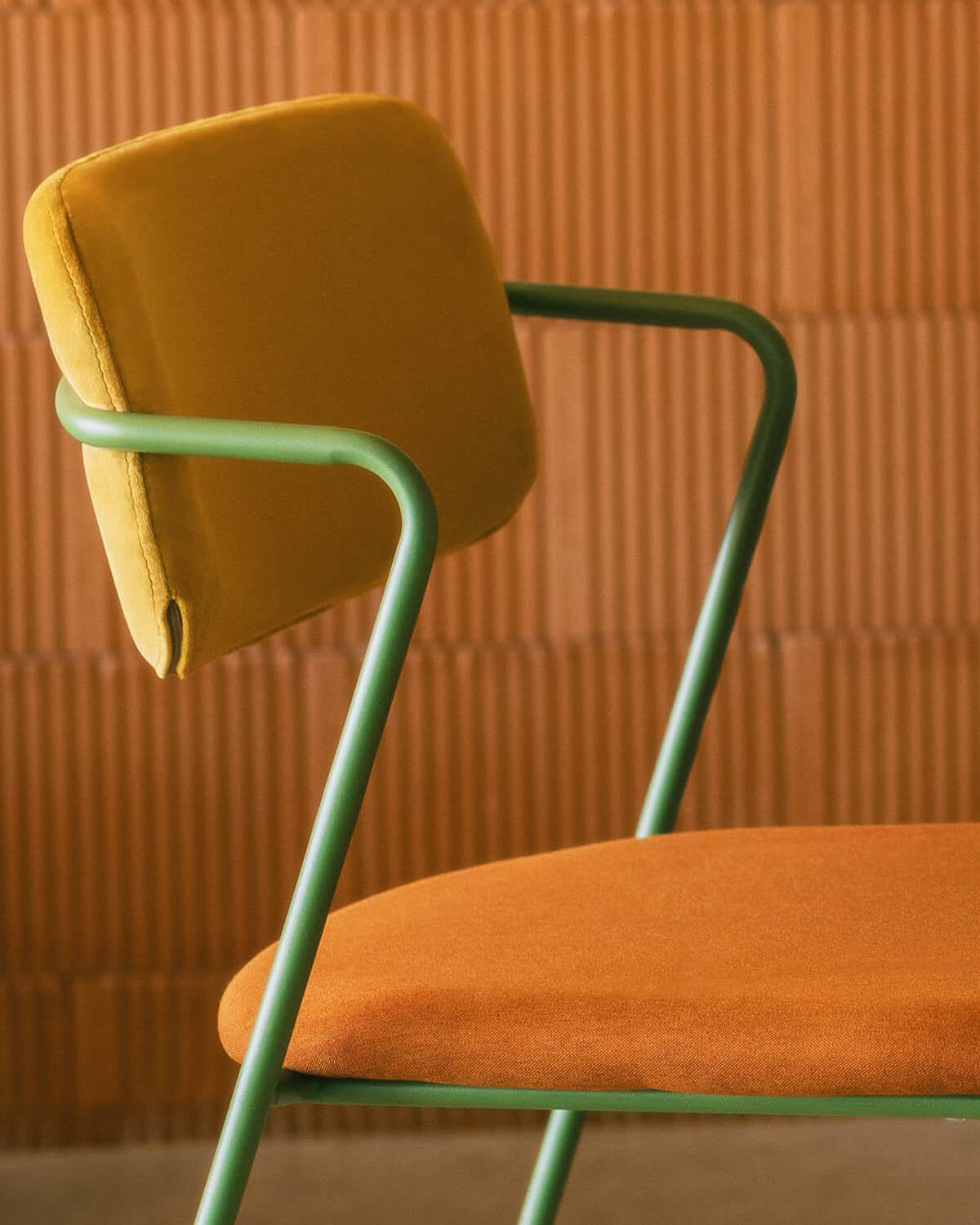 Dining room chair in velvet and Irun fabric