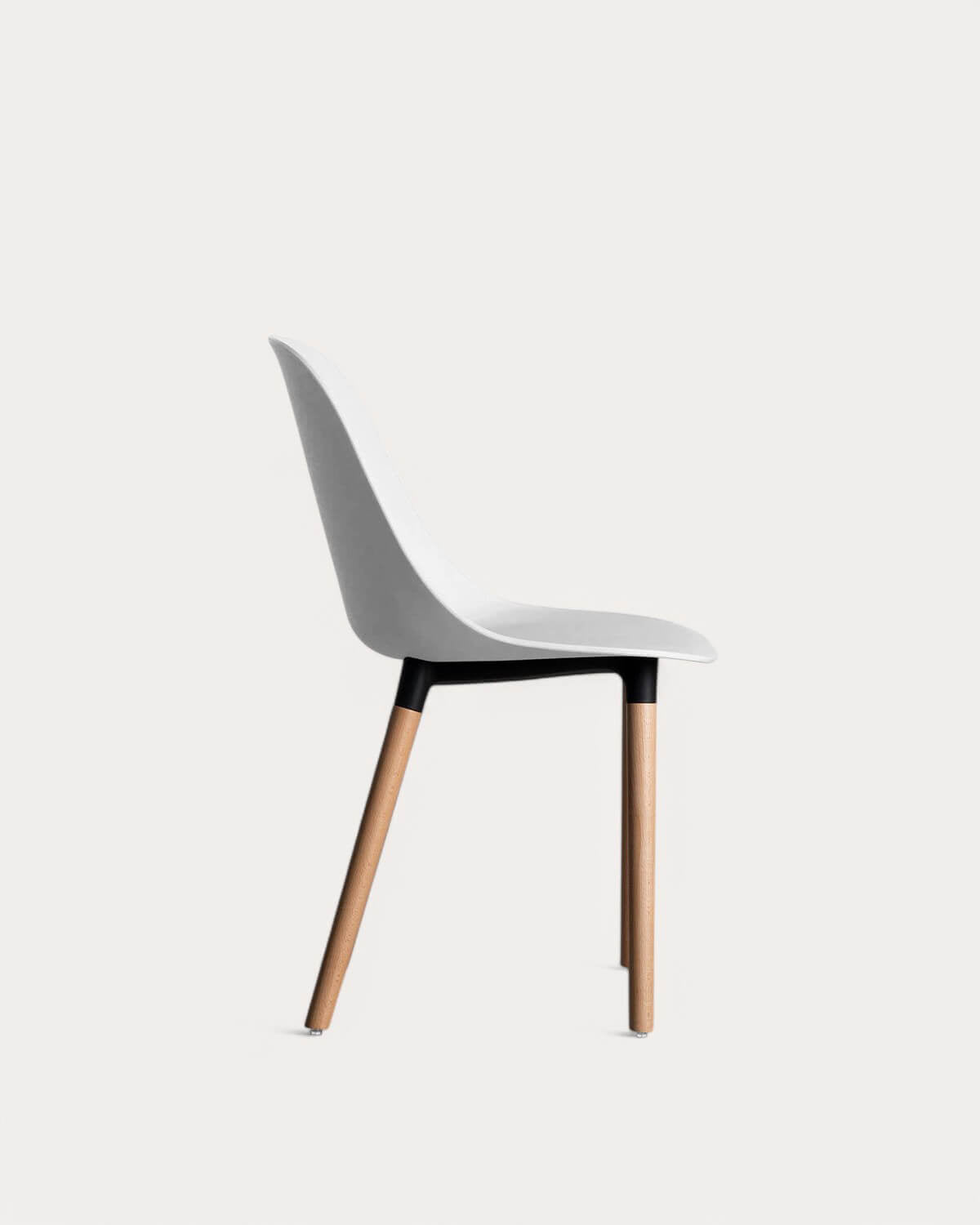 Reine polypropylene and wood dining chair