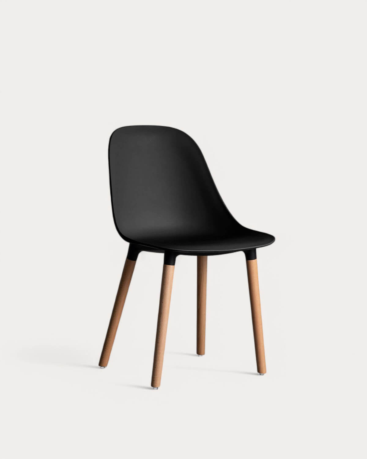 Reine polypropylene and wood dining chair