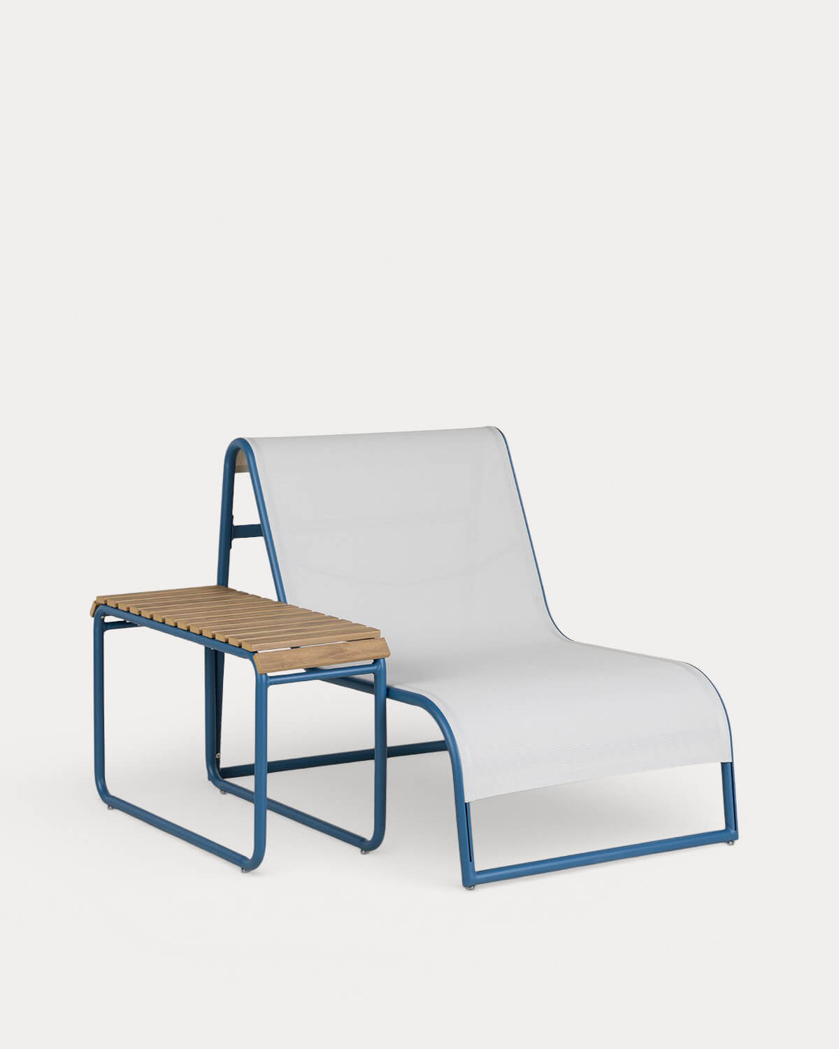 Set consisting of a garden armchair and a Dreisi aluminum side table