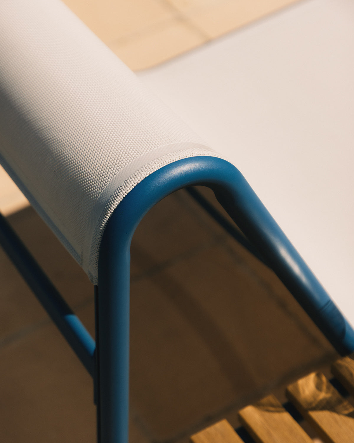 Set consisting of a garden armchair and a Dreisi aluminum side table
