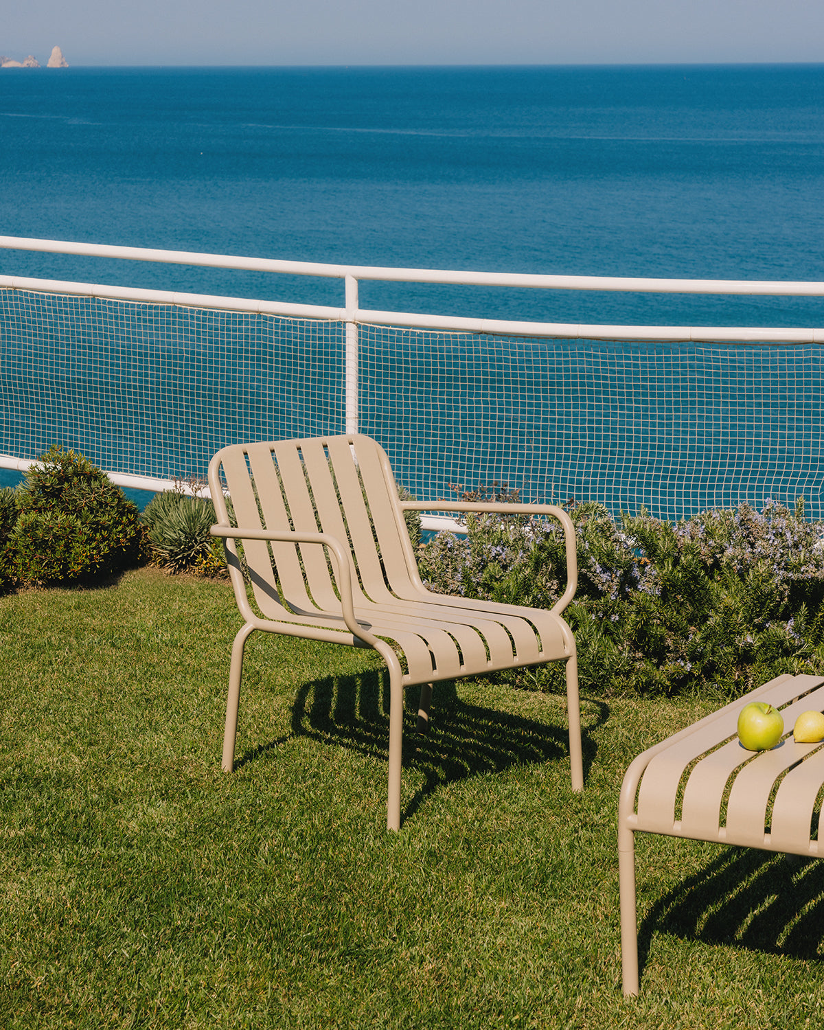 Tavo metal garden armchair