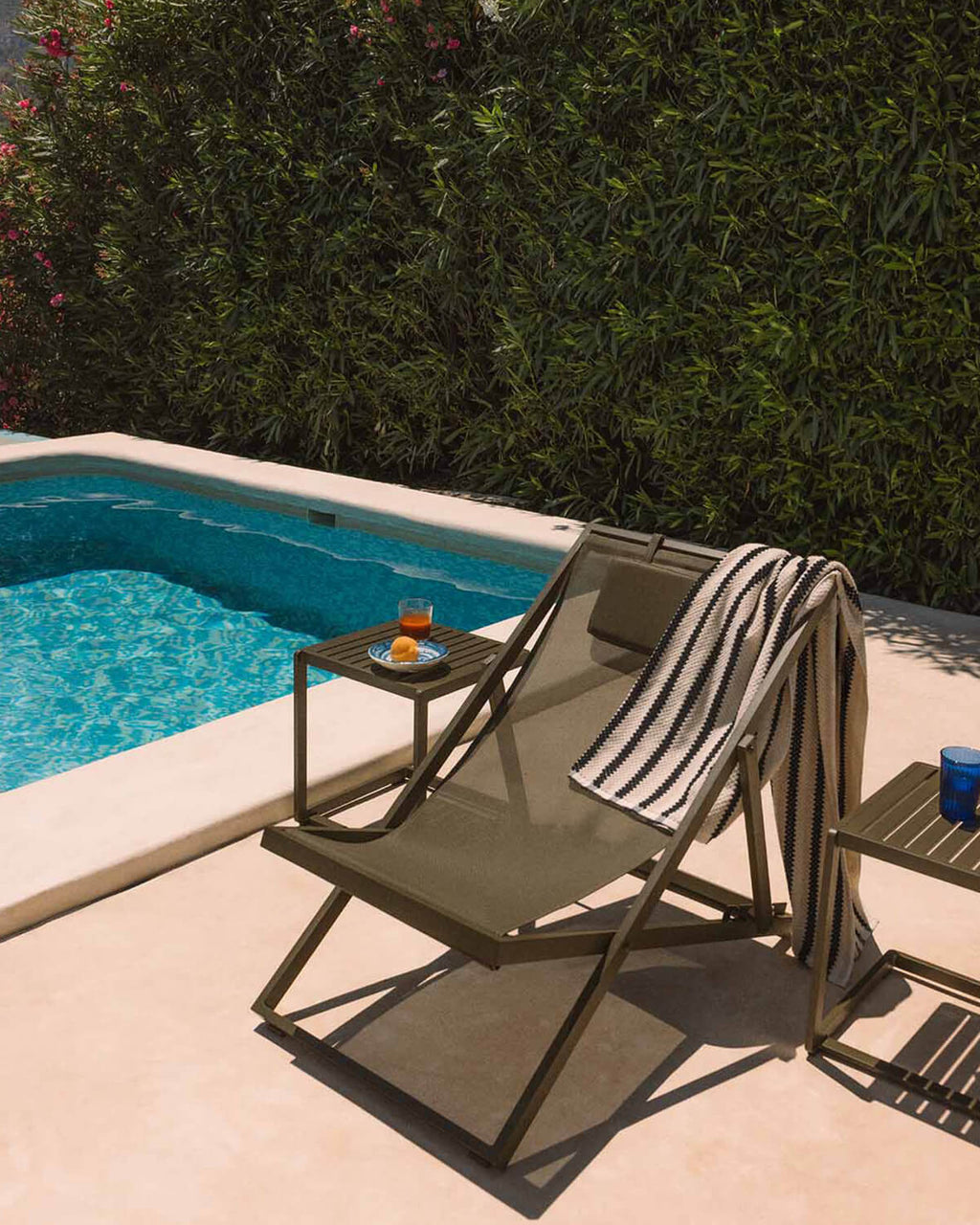 Rilas reclining aluminum lounge chair