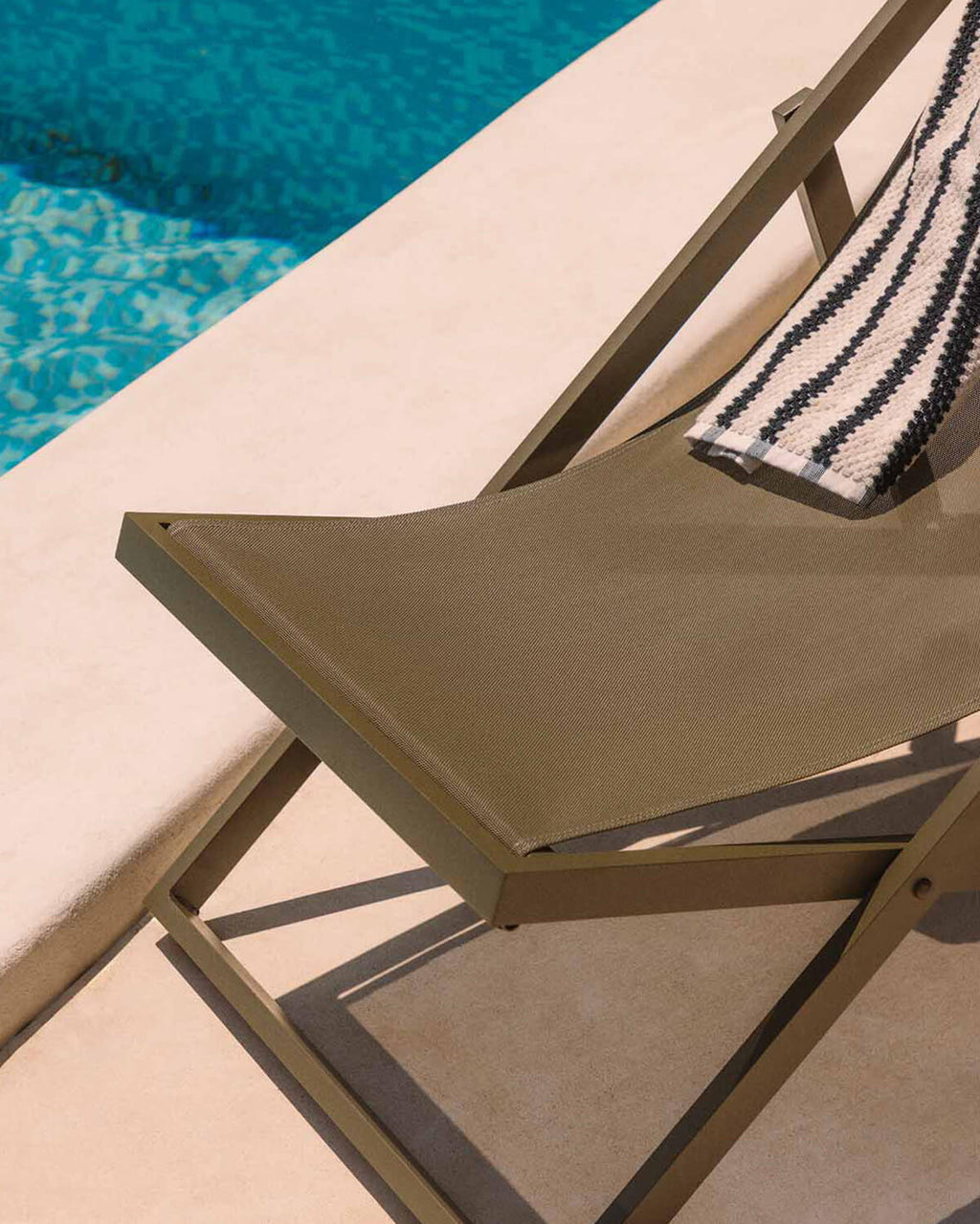 Rilas reclining aluminum lounge chair