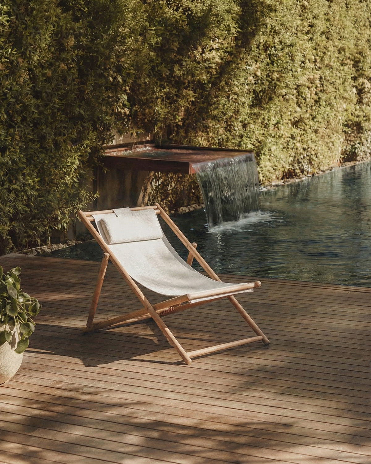 Reclining Hammock in Eucalyptus Wood and Elnes Fabric
