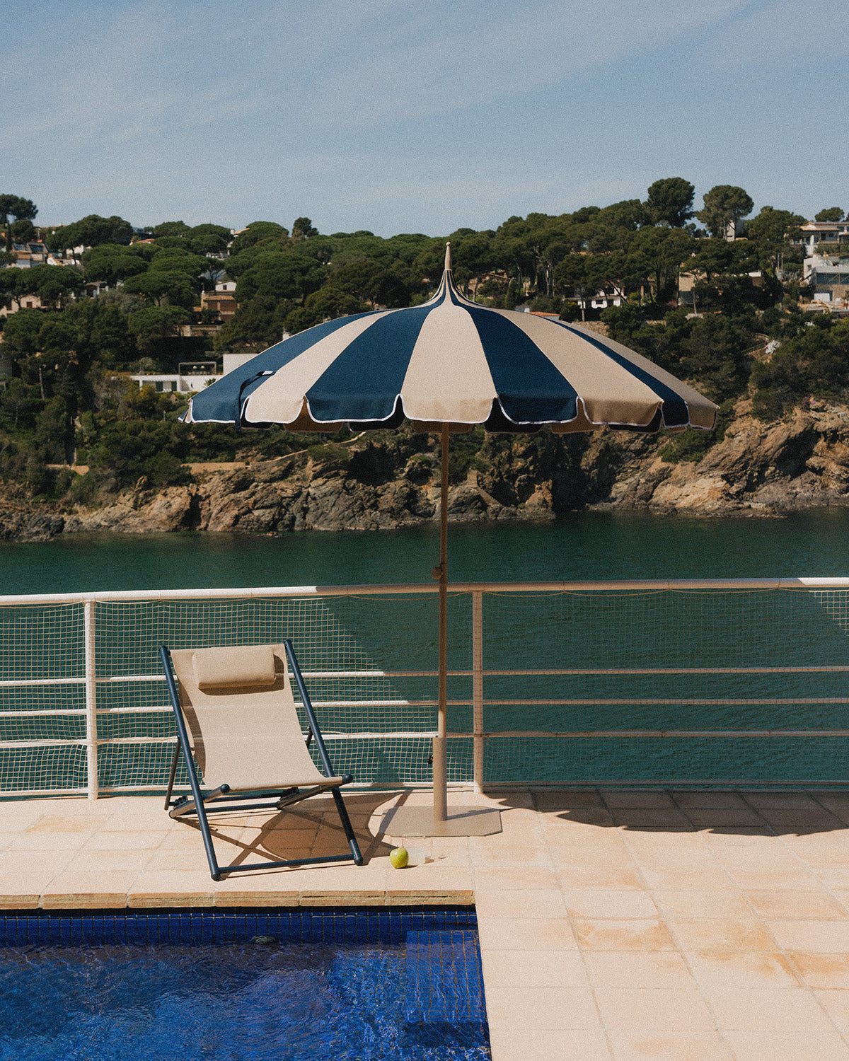 Ohiane metal and fabric reclining sun lounger