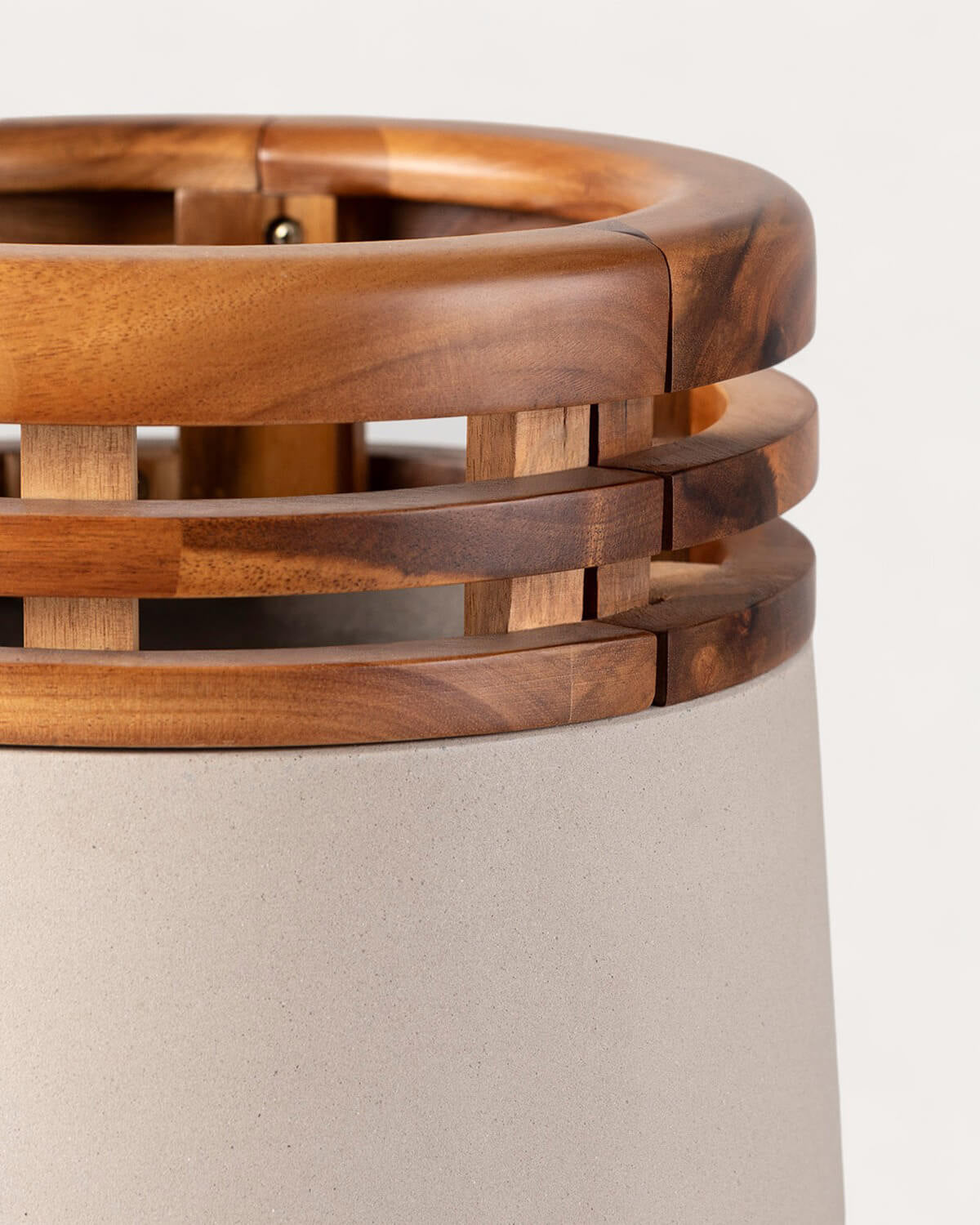 Planter 43xØ31 cm in concrete and acacia wood M Hazan