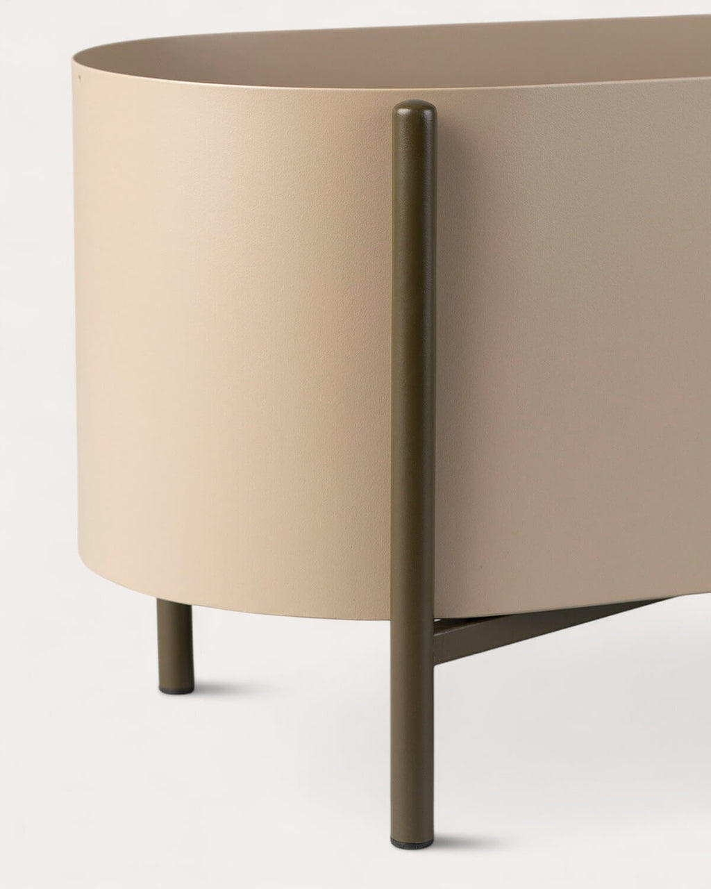 Eliam metal planter