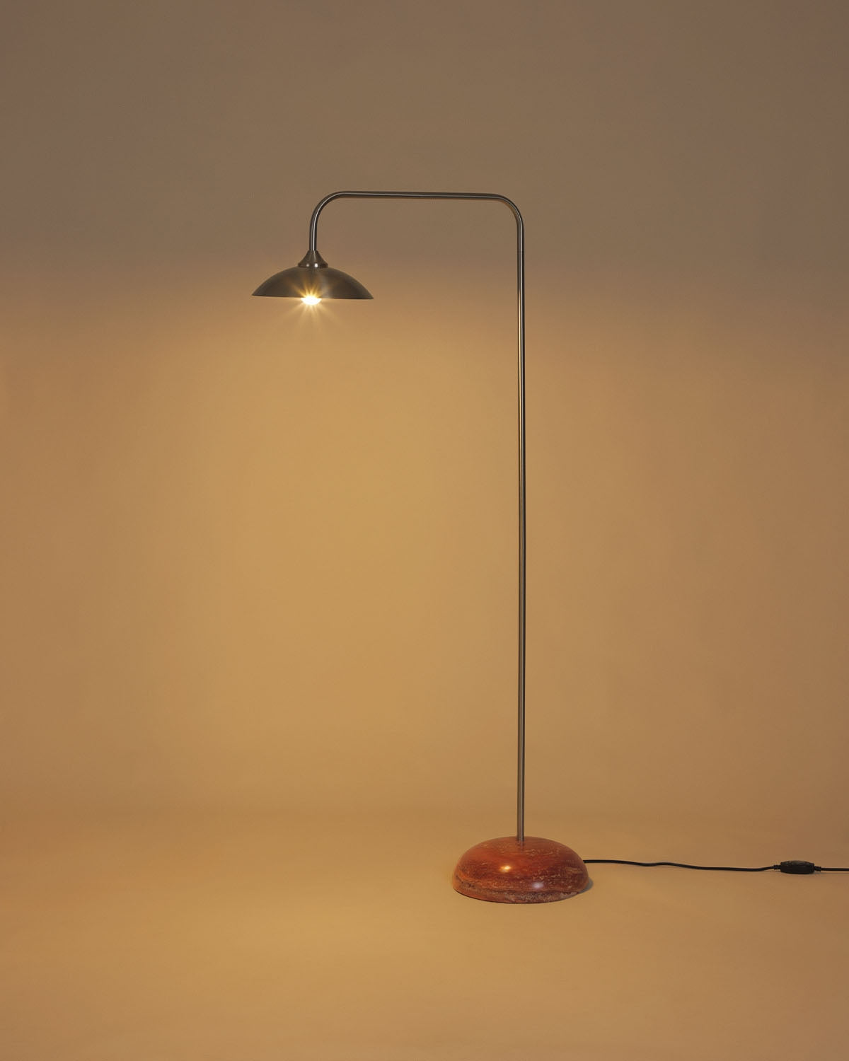 Nesy marble and metal floor lamp