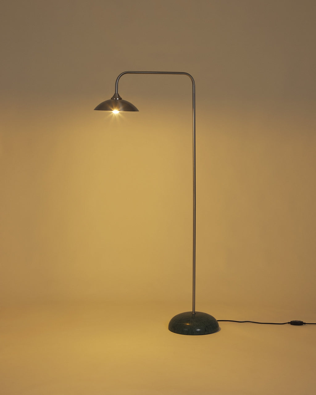 Nesy marble and metal floor lamp