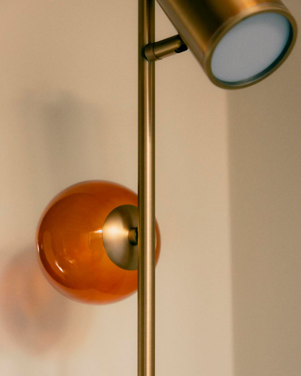 Caira metal floor lamp