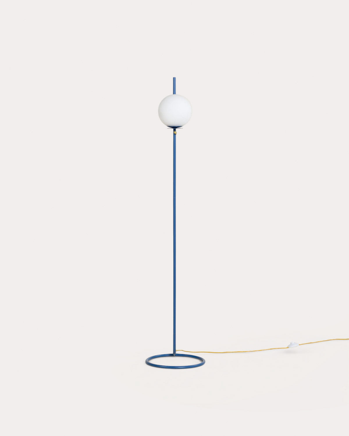 Kabil metal floor lamp