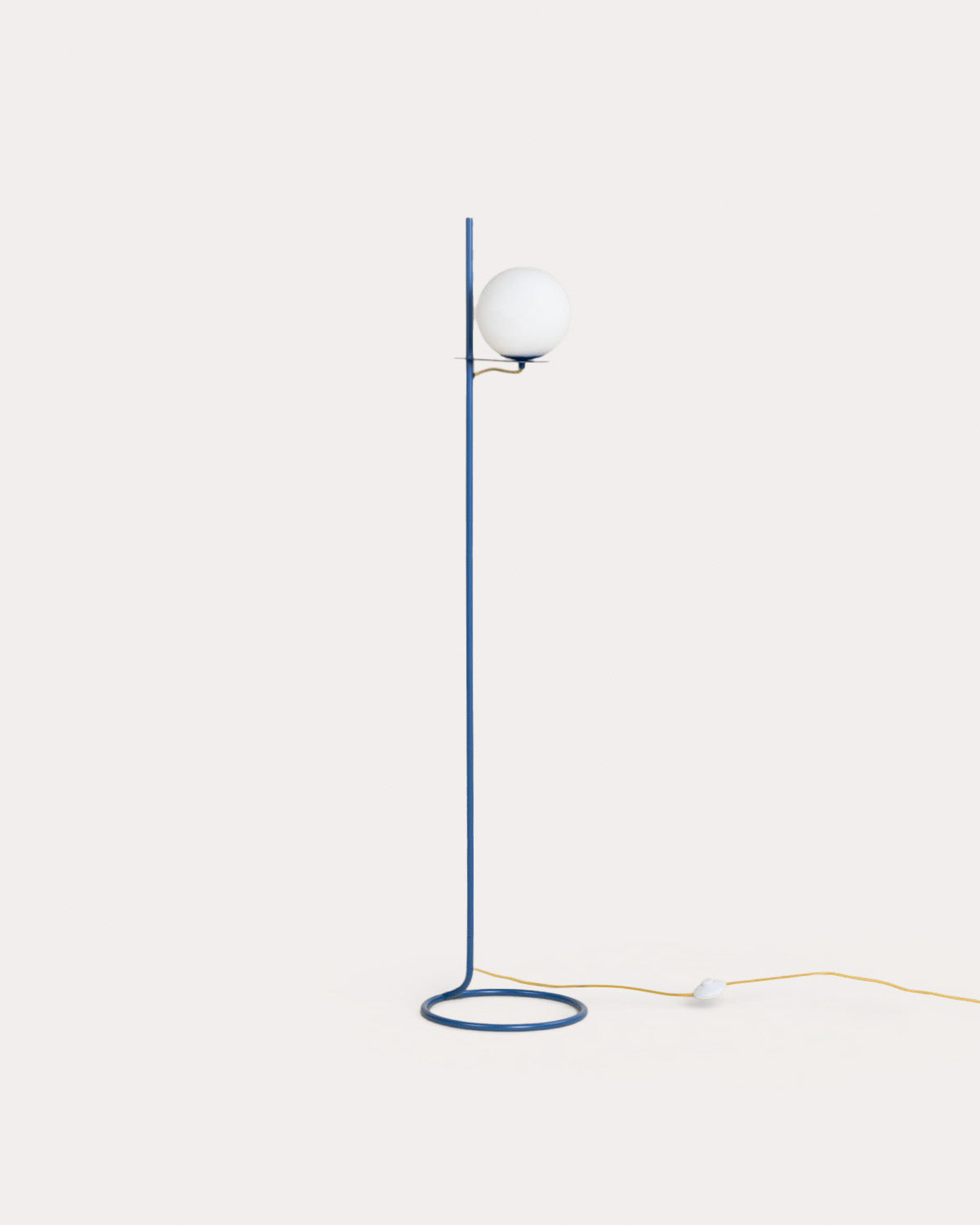 Kabil metal floor lamp