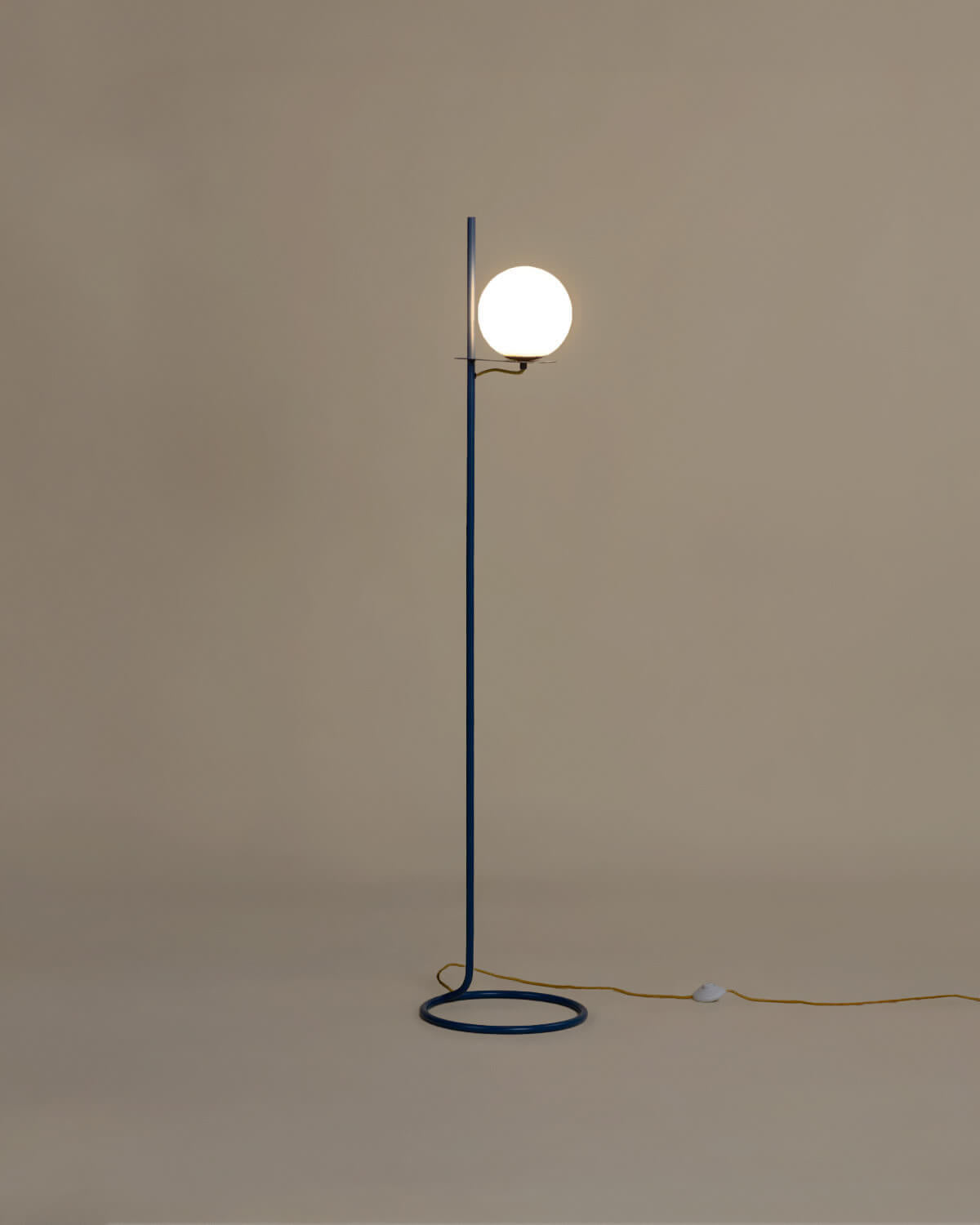 Kabil metal floor lamp