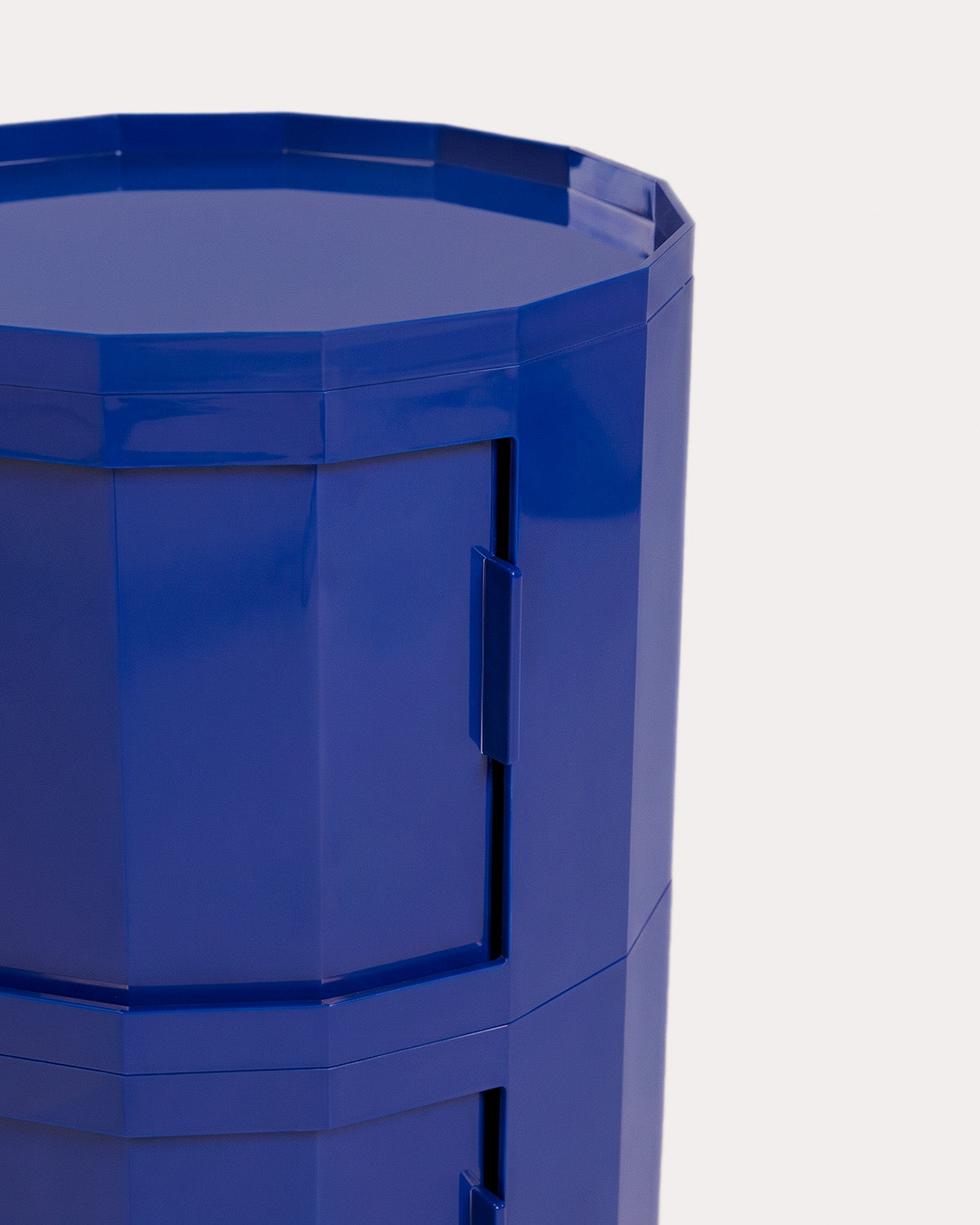 Round side table Ø37 cm with storage in ABS Madikke