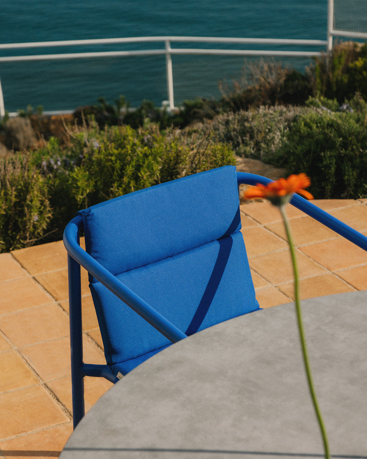 Pack 2 outdoor chairs with aluminum armrests and Vinke fabric