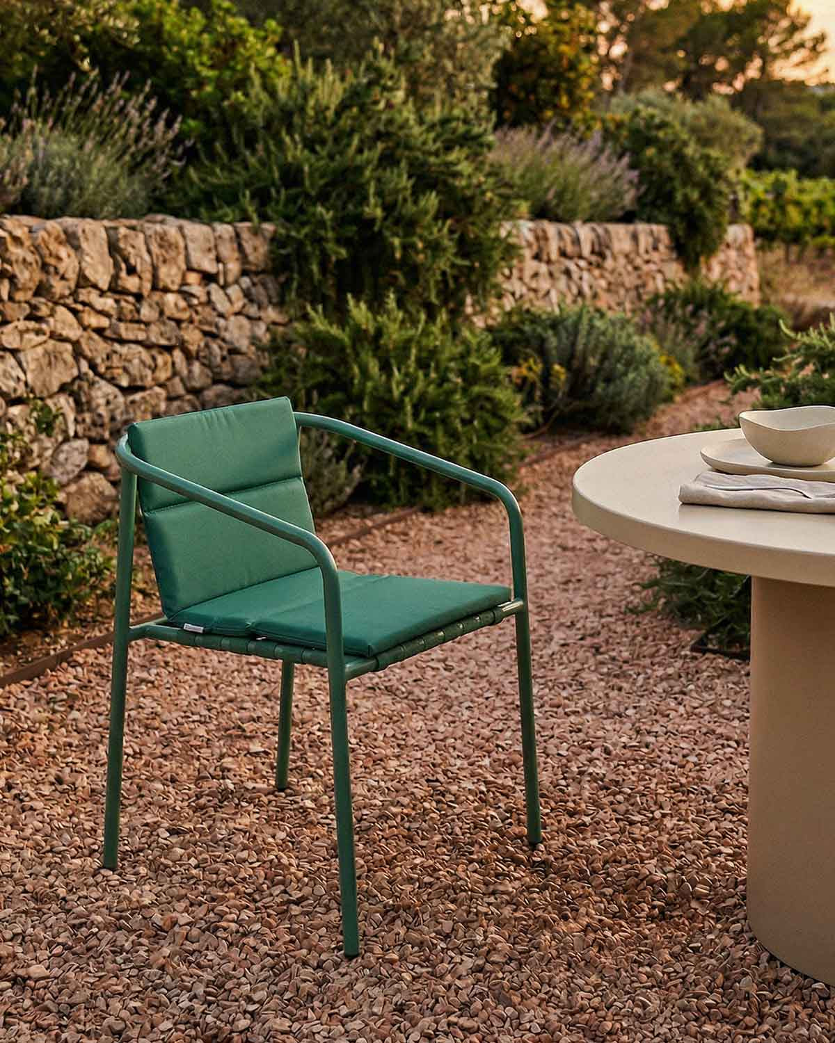 Pack 2 outdoor chairs with aluminum armrests and Vinke fabric