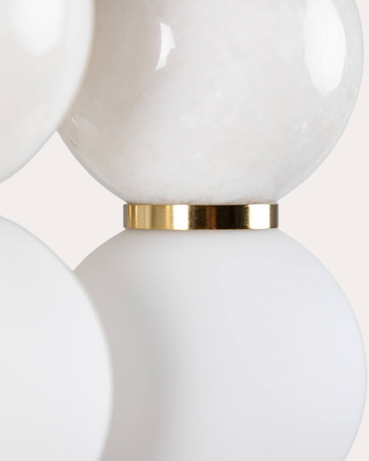 Metal pendant light with 3 light points with Valenes marble