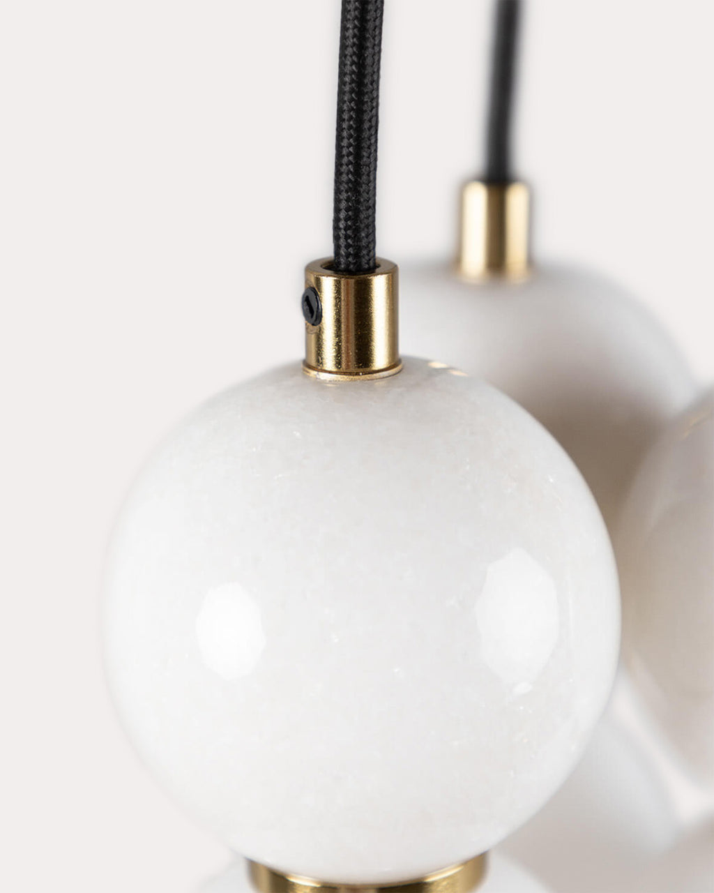 Metal pendant light with 3 light points with Valenes marble