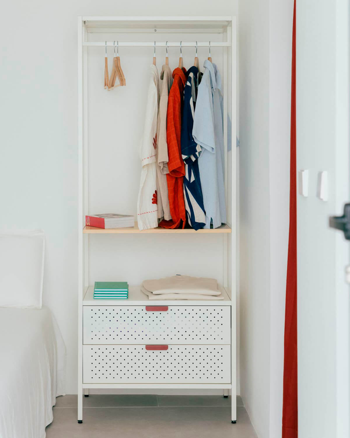 Free-standing coat rack 180x70 cm with shelf and 2 drawers in laminated steel and Varys pine wood