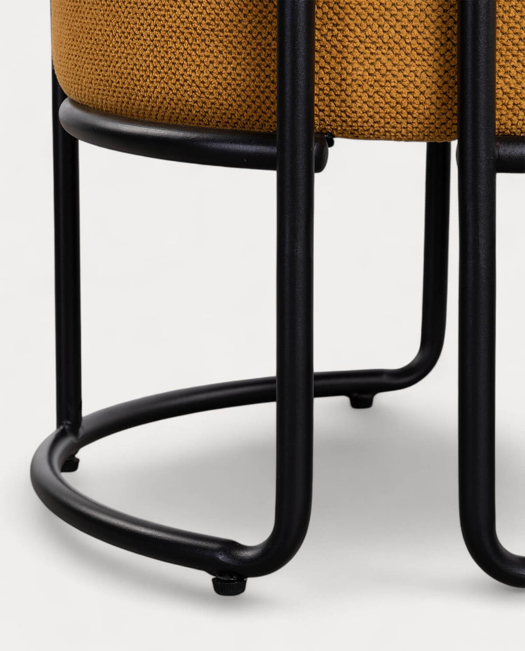 Round pouf with removable cushion in Aixa fabric