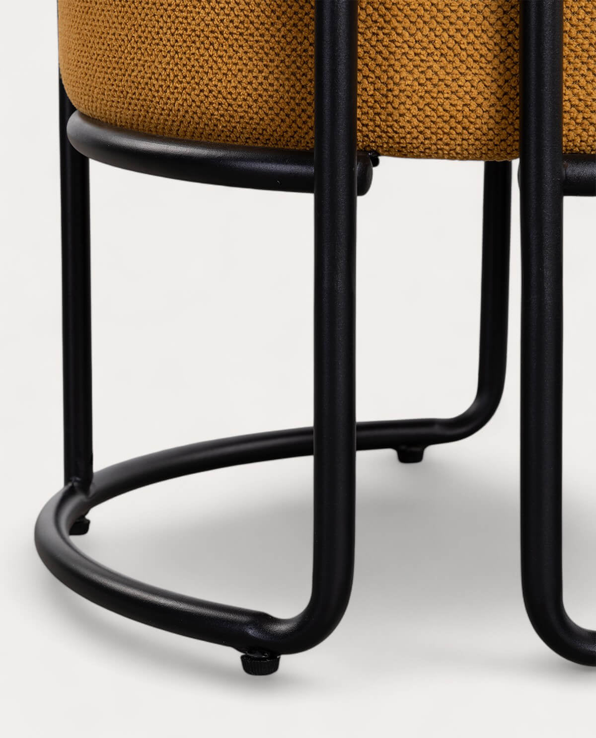 Round pouf with removable cushion in Aixa fabric