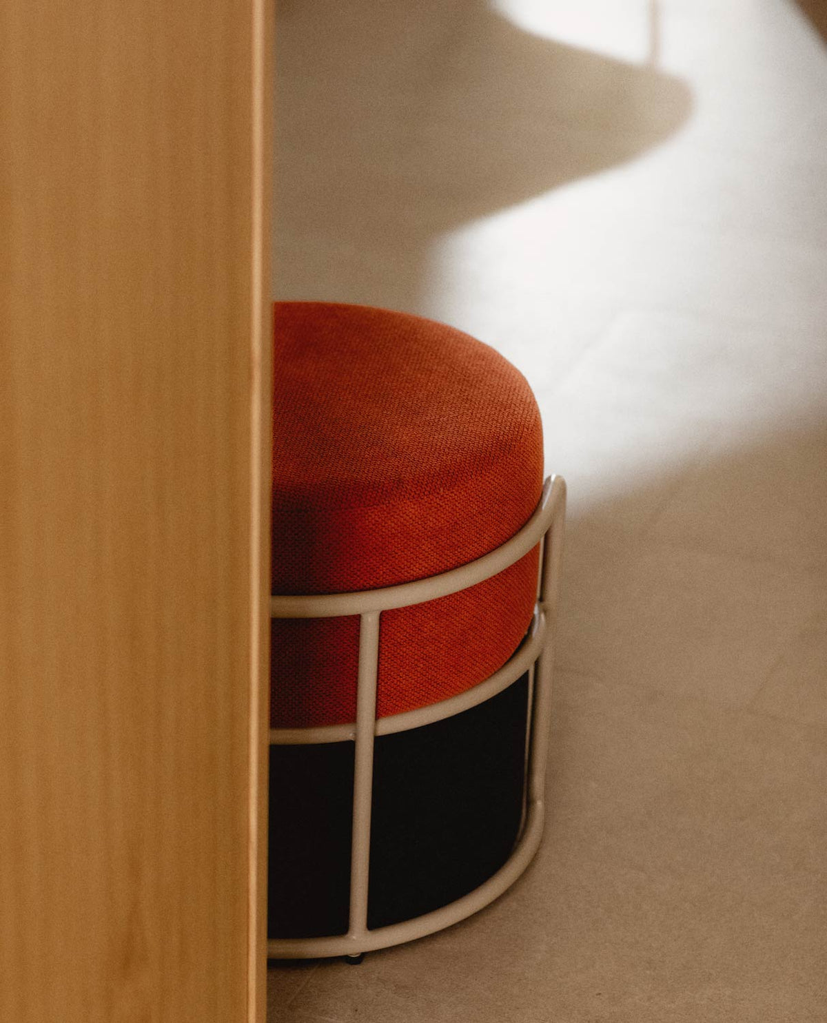 Round pouf with removable cushion in Aixa fabric