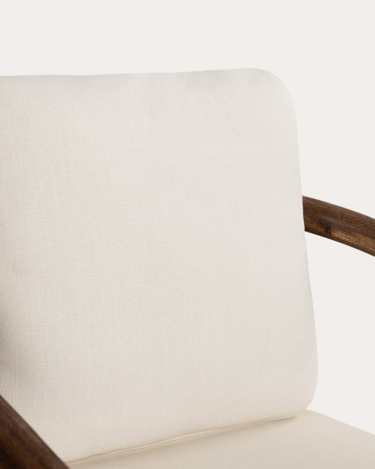 Acacia wood outdoor chair with Loli cushion