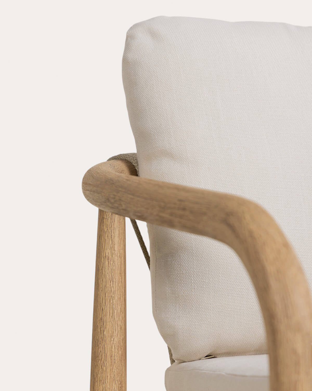 Acacia wood outdoor chair with Loli cushion