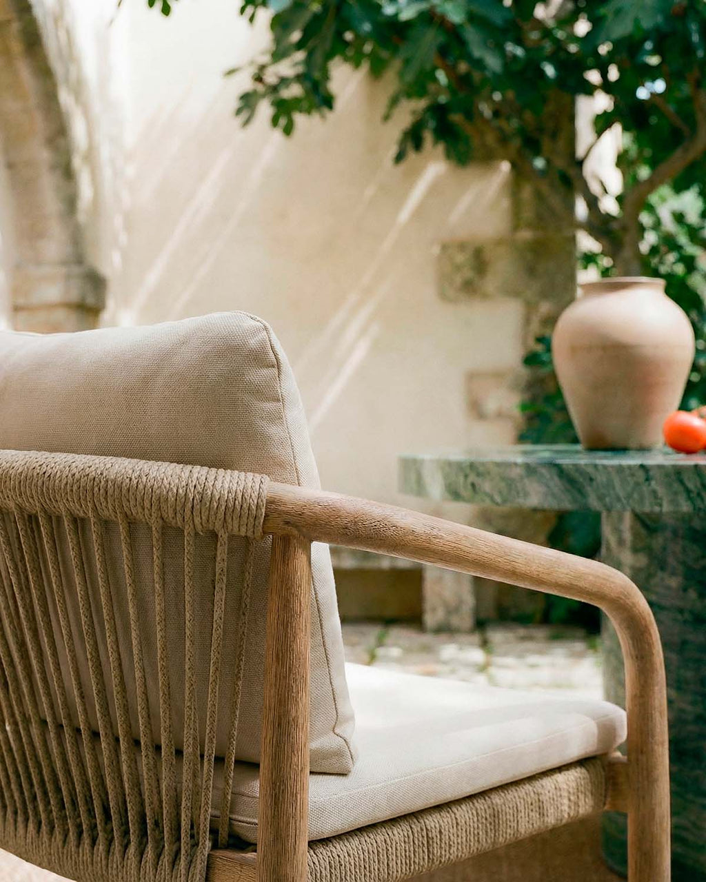 Acacia wood outdoor chair with Loli cushion