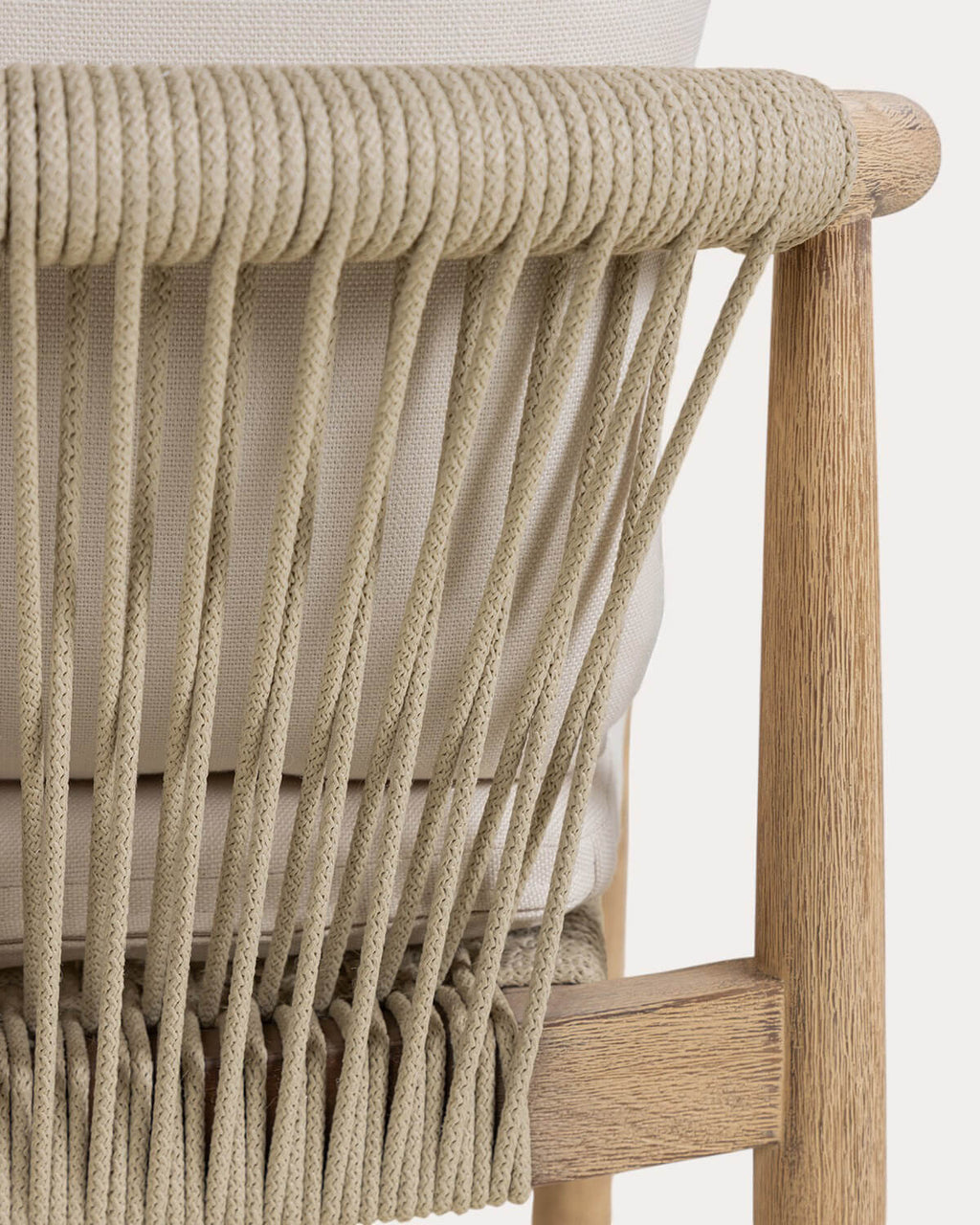 Acacia wood outdoor chair with Loli cushion