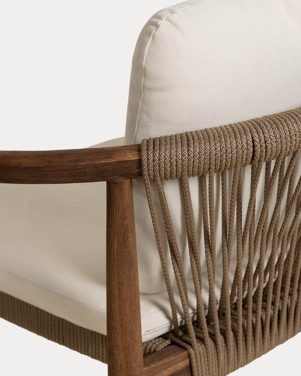 Acacia wood outdoor chair with Loli cushion